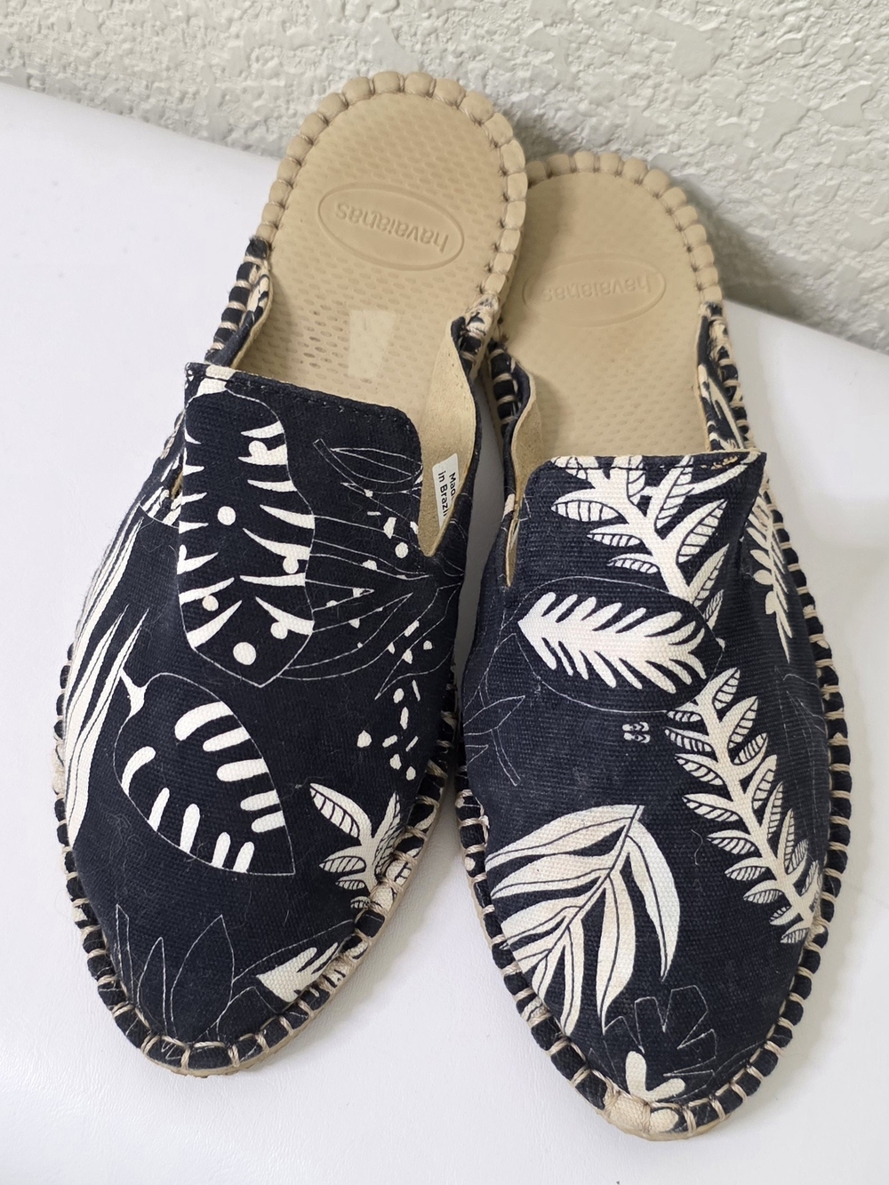 Havaianas Women's Black Botanical Slip-On Espadrille